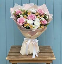 Букет цветов из:  Гвоздики, Орхидеи и Розы в Некрасовском