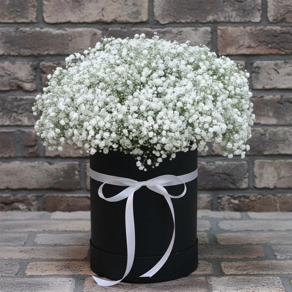 Цветочная композиция из Гипсофила в шляпной коробке в Некрасовском