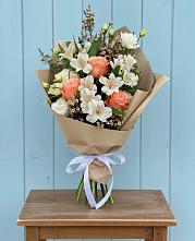 Букет цветов из:  Альстромерии, Лизиантусы, Розы и Хризантемы #REPLACE_PRED# Некрасовском