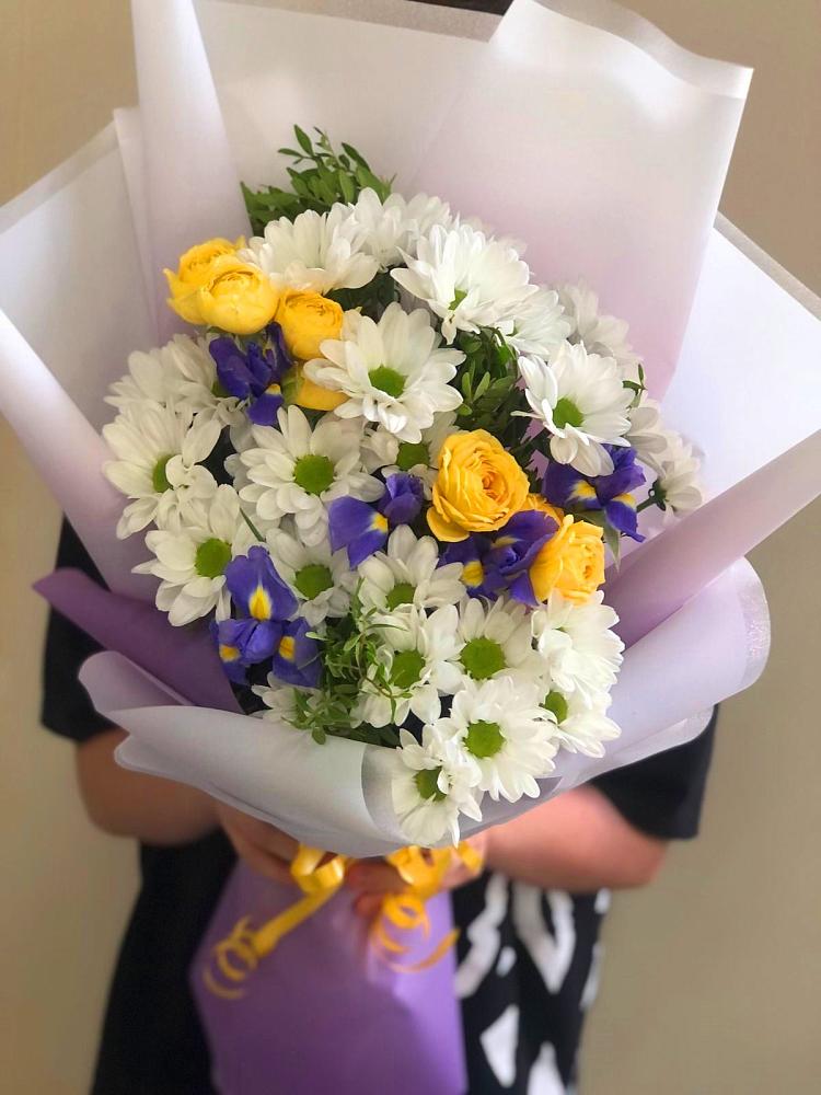 Букет цветов из: Ирисы, Хризантемы и Розы в Некрасовском