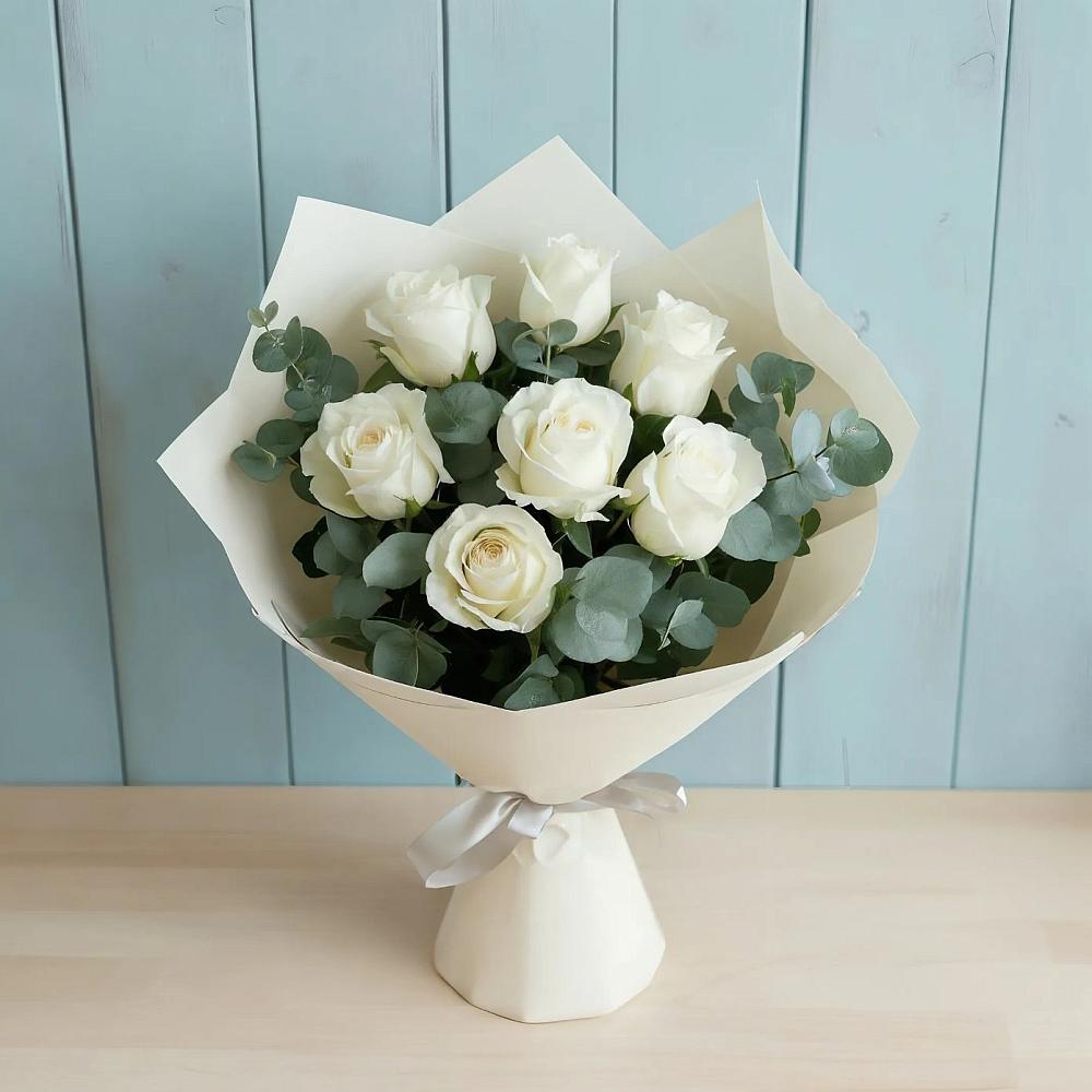 Букет Белые розы в Эвкалипте в Некрасовском