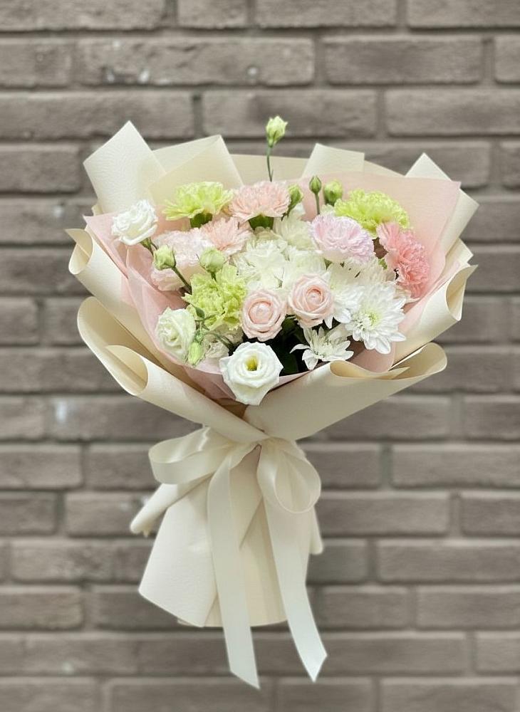 Букет цветов из: Гвоздики, Розы, Лизиантусы и Хризантемы в Некрасовском