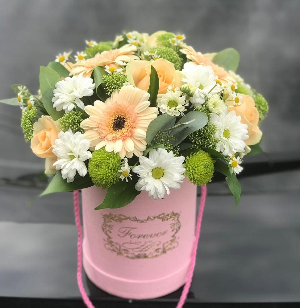 Цветочная композиция из Розы, Герберы и Хризантемы в шляпной коробке в Некрасовском