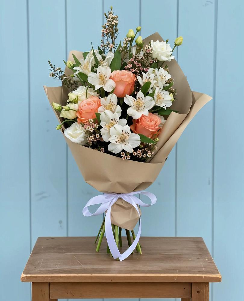 Букет цветов из: Альстромерии, Лизиантусы, Розы и Хризантемы в Некрасовском