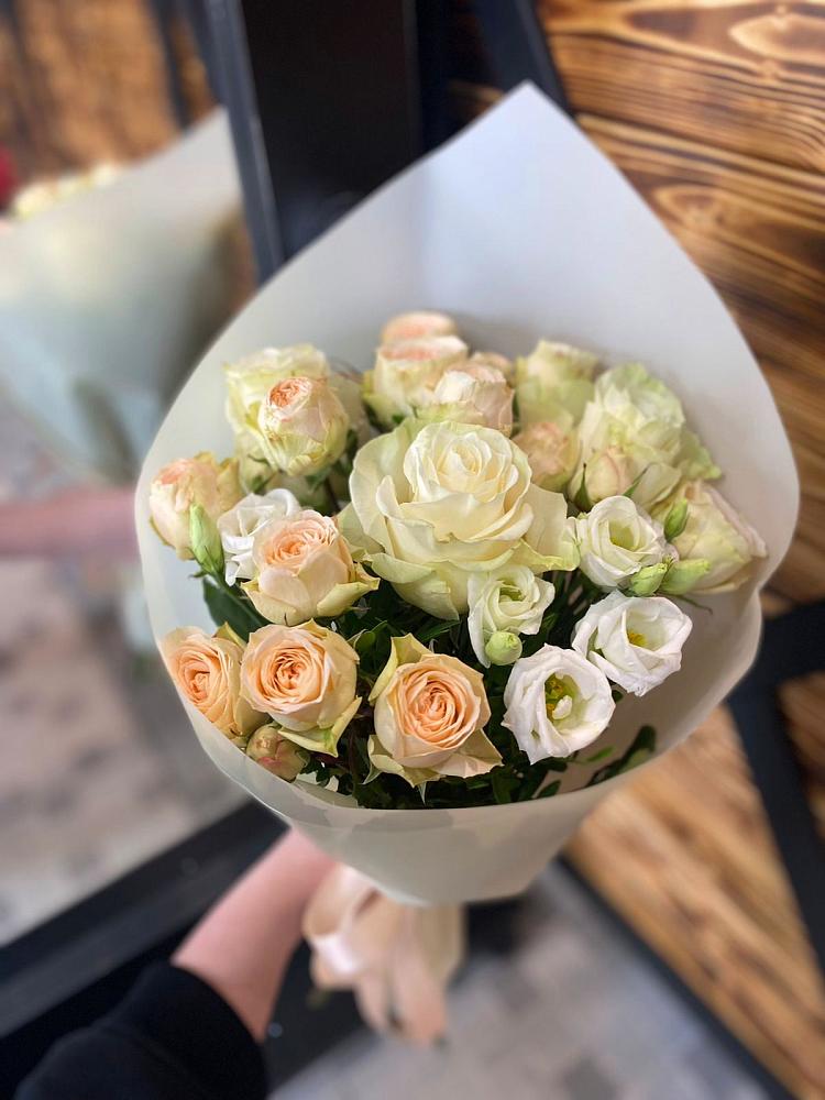 Букет цветов из: Розы и Лизиантусы в Некрасовском